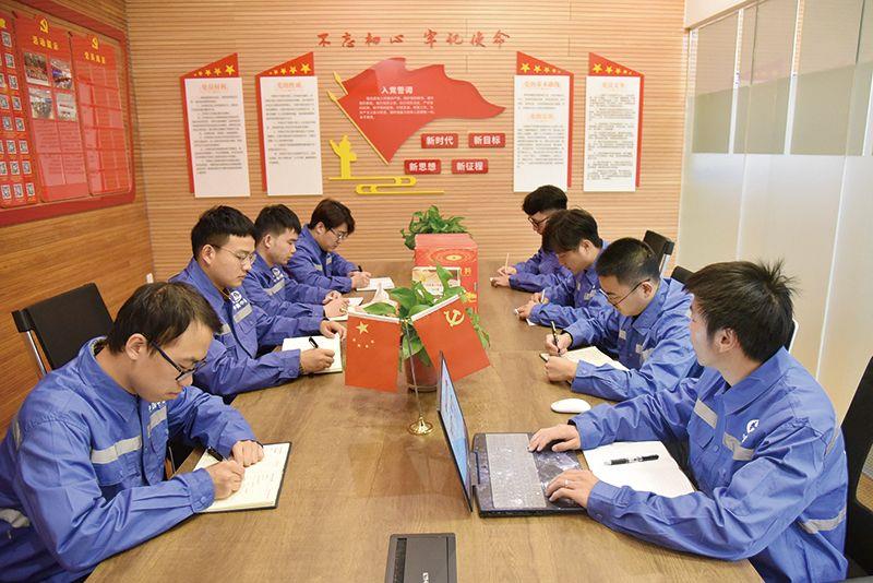 远景目标催人奋进 凝心聚力坚韧前行——韦德体育基层单位学习宣贯党的十九届五中全会精神掠影