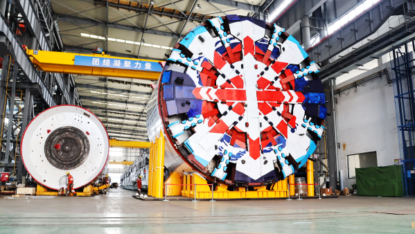 “CREC Tongze” (CREC 1503) Large-Diameter Slurry TBM Officially Rolled off the Production Line